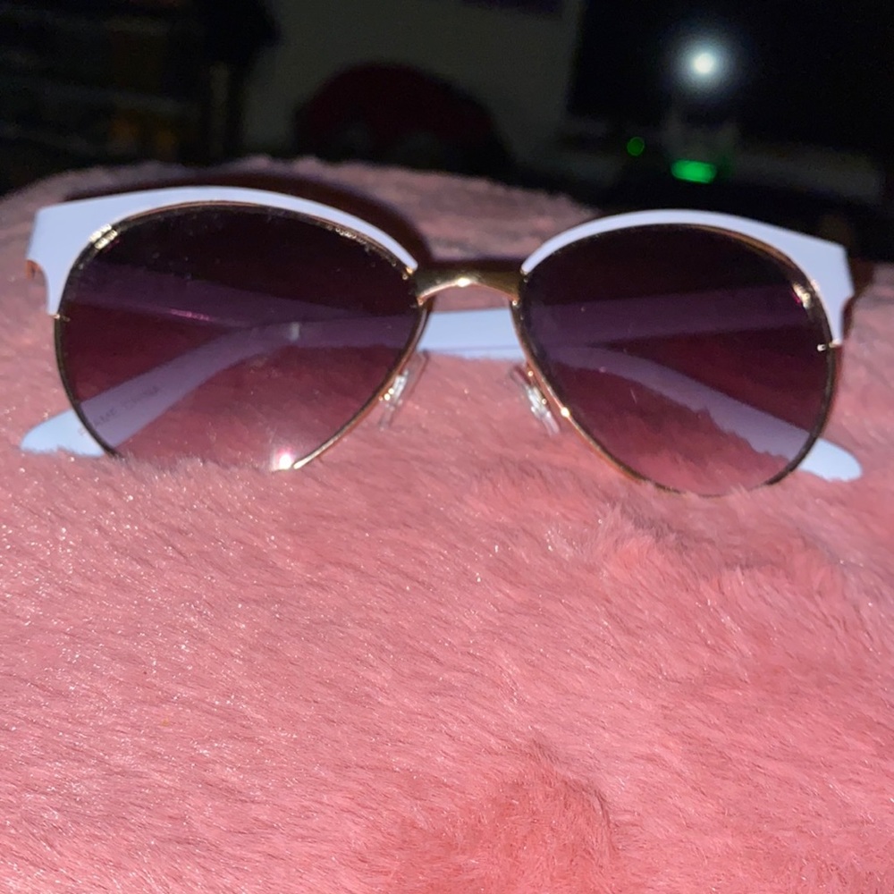 Light lilac sunglasses never worn